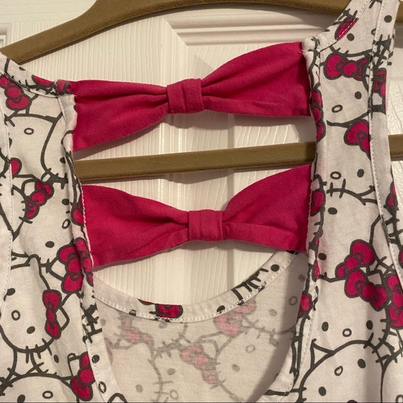 Sanrio Hello Kitty Sleep Tunic, Junior’s Small - Item 0031 - Picture 4 of 6